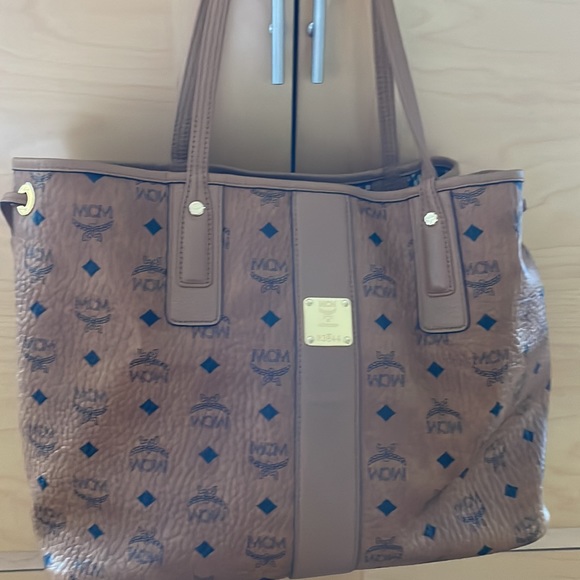 MCM reversible tote… - Picture 4 of 6